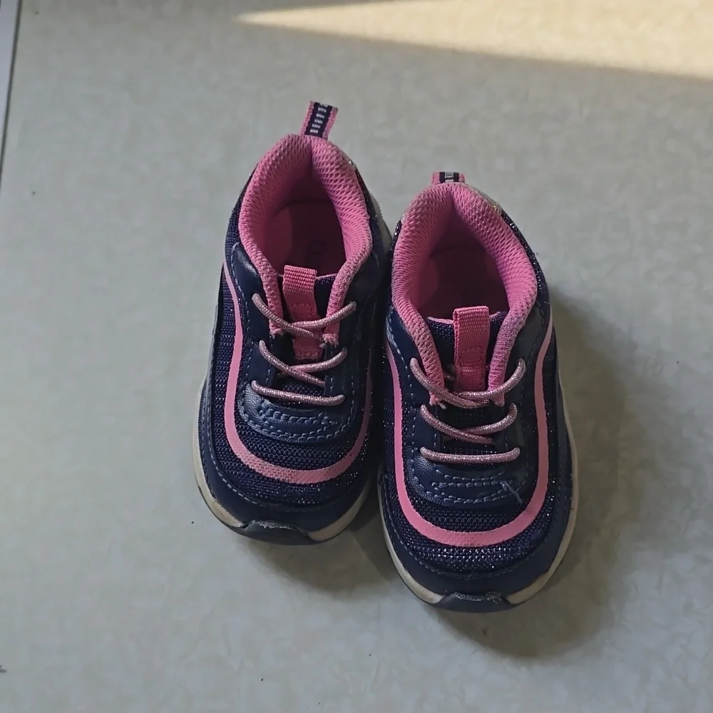 Oshkosh sneakers size 4‎